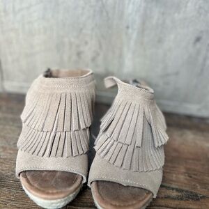 Minnetonka Beige Suede Fringe Wedge Sandals